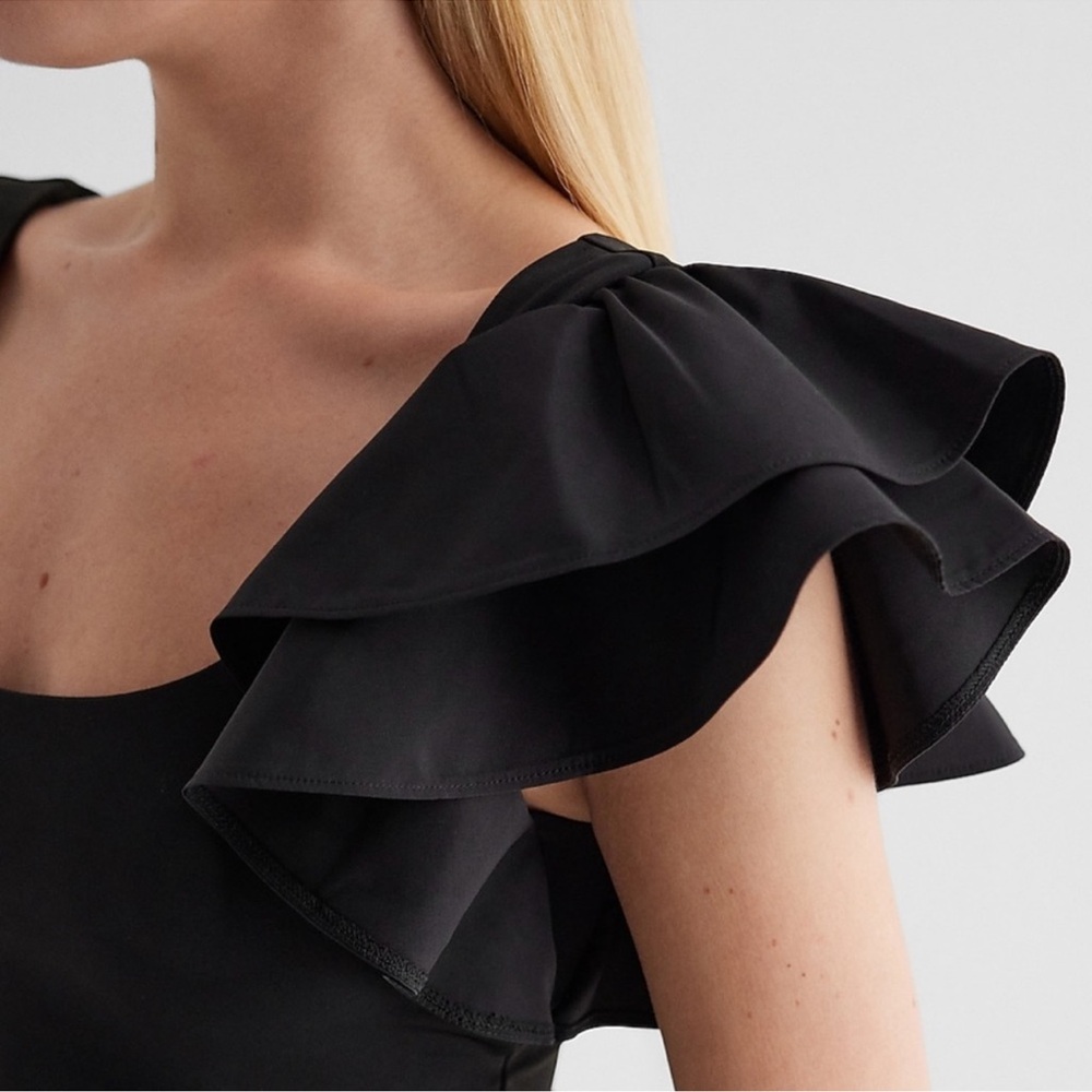 Express Elegant Black Ruffle Crop Top - Picture 3 of 4